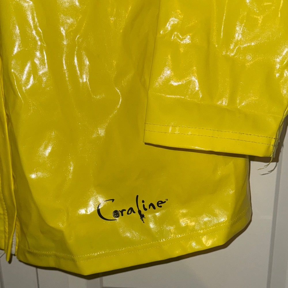 Coraline Raincoat Costume - Picture 3 of 7